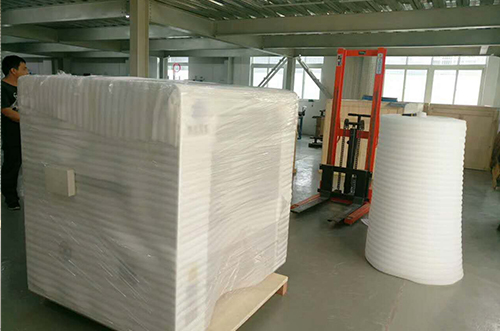 貴州客戶SMT設(shè)備專車送貨，貨到上門安裝調(diào)試