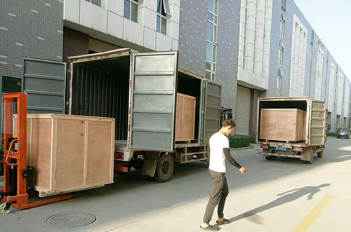 宜興客戶SMT設(shè)備專車送貨，貨到上門安裝調(diào)試