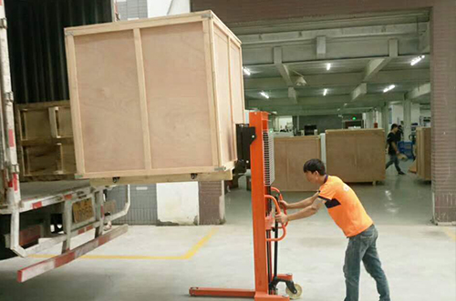 宣城客戶SMT設(shè)備專車送貨，貨到上門安裝調(diào)試