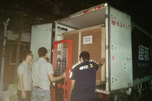 四川客戶SMT設備專車送貨，貨到上門安裝調(diào)試