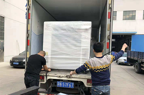 蘇州客戶SMT設(shè)備專車送貨，貨到上門安裝調(diào)試