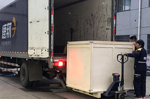 寧德客戶SMT設(shè)備專車送貨，貨到上門安裝調(diào)試