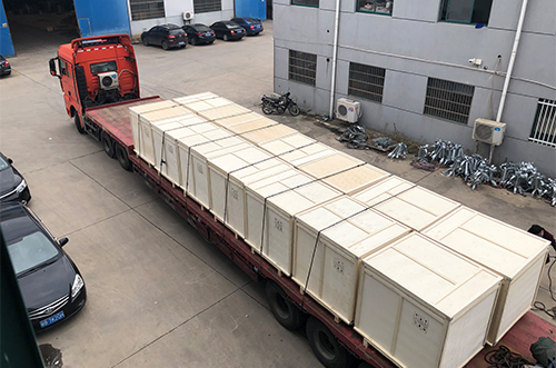 <b>博維客戶二期訂單十四臺貼片機(jī)17米專車護(hù)航</b>