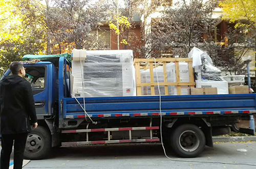 丹陽客戶SMT設備專車送貨，貨到上門安裝調(diào)試