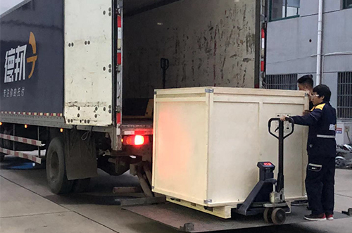 寧德客戶SMT設(shè)備專車送貨，貨到上門安裝調(diào)試