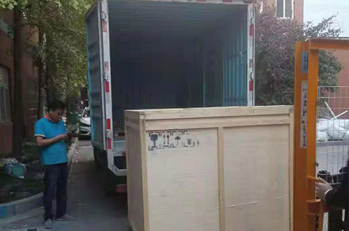 河南周口客戶SMT設(shè)備專車送貨，貨到上門安裝調(diào)